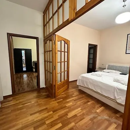 Apartament Near Cathedral Apartment *